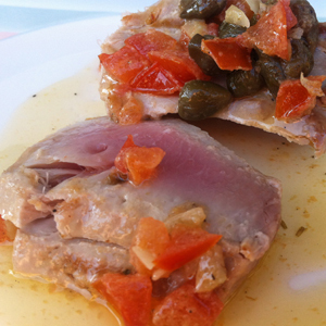 Thunfisch gegrillt mit Kapern & Tomaten
