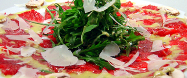 Carpaccio mit Rucola & Parmesan