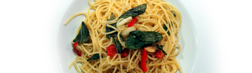 Spaghetti mit Salbei & Knoblauch